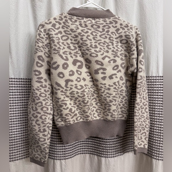 Pink Lily Leopard sweater - Picture 3 of 3